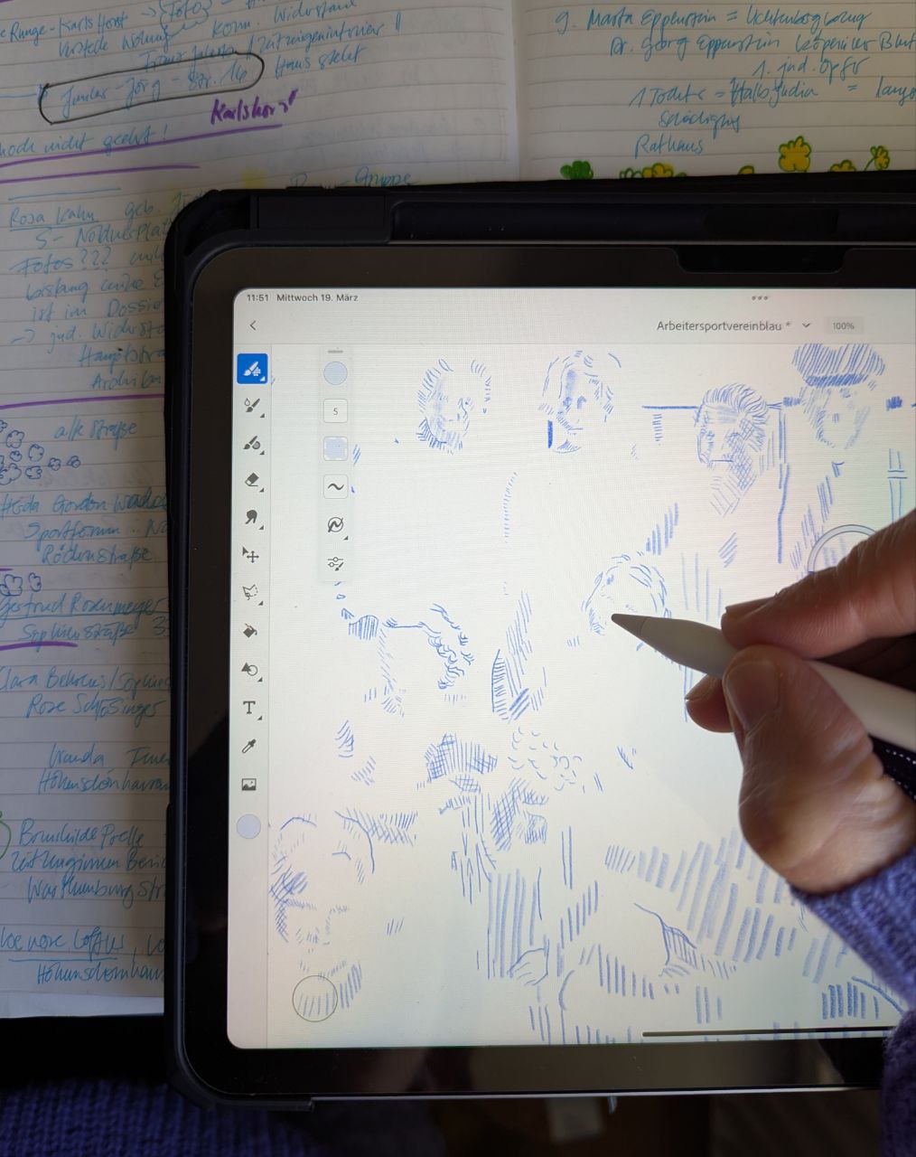 An wen wollen wir erinnern – Bildungsmaterial für Oberschulen, Weiterbildungsorte, Gedenkstätten und Interessierte zum Thema: Widerständigen Frauen in der NS-Zeit in Berlin-Lichtenberg. Eine Kooperation mit der Historikerin Trille Schünke-Bettinger für den Runden Tisch für politische Bildung Lichtenberg, vertreten durch Licht-Blicke e. V.